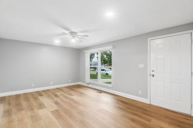 450 Amesbury Drive, Gahanna, OH 43230