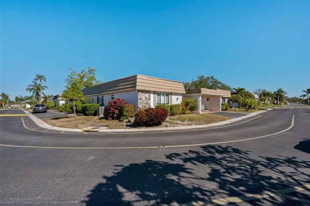 2305 RIVERBLUFF PARKWAY V256, Sarasota, FL 34231