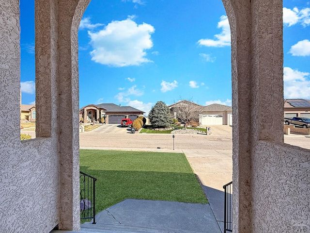 17 Redondo Ln, Pueblo, CO 81005