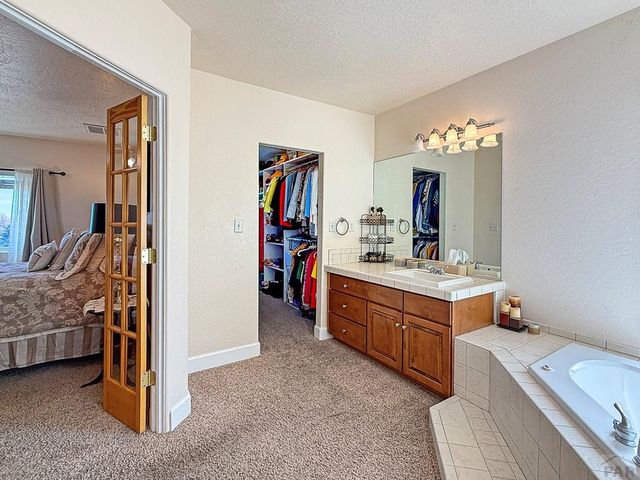 17 Redondo Ln, Pueblo, CO 81005