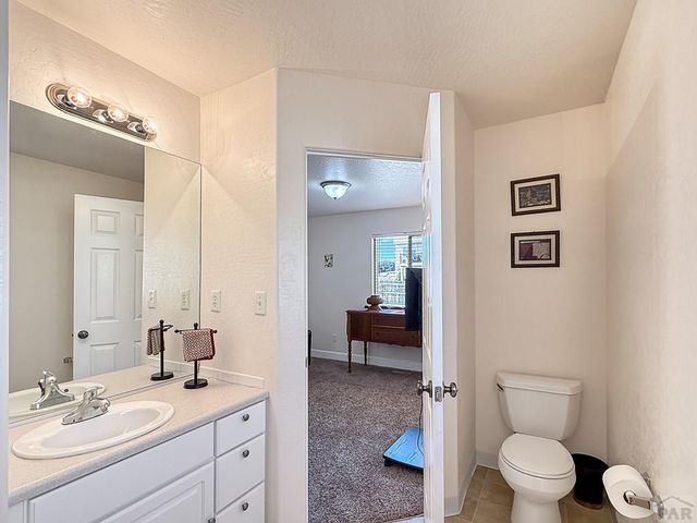 17 Redondo Ln, Pueblo, CO 81005