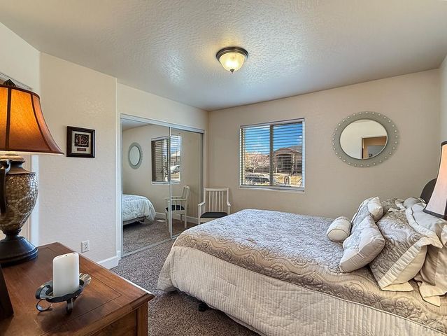 17 Redondo Ln, Pueblo, CO 81005