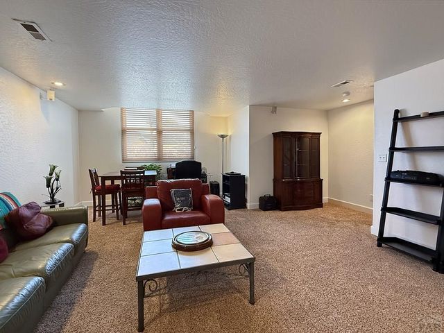 17 Redondo Ln, Pueblo, CO 81005