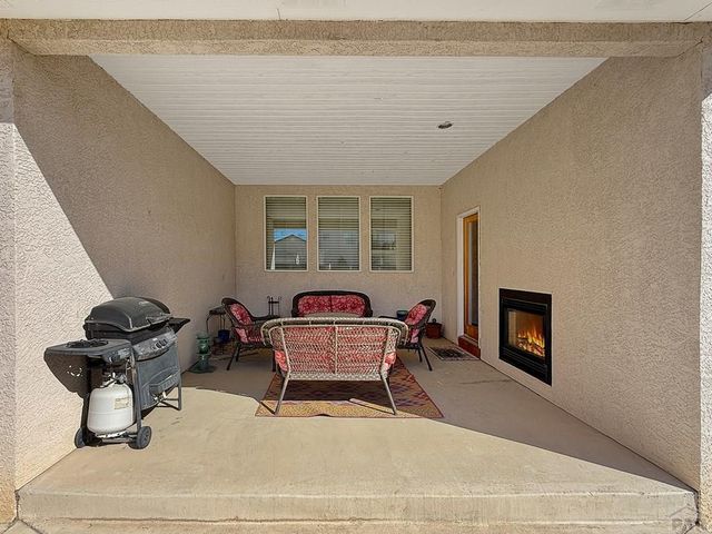 17 Redondo Ln, Pueblo, CO 81005