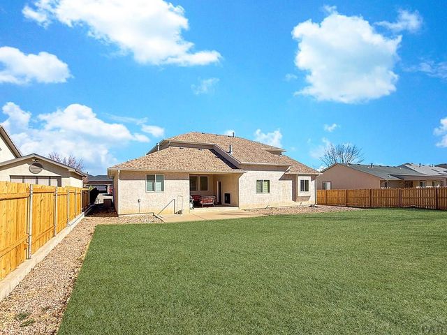 17 Redondo Ln, Pueblo, CO 81005
