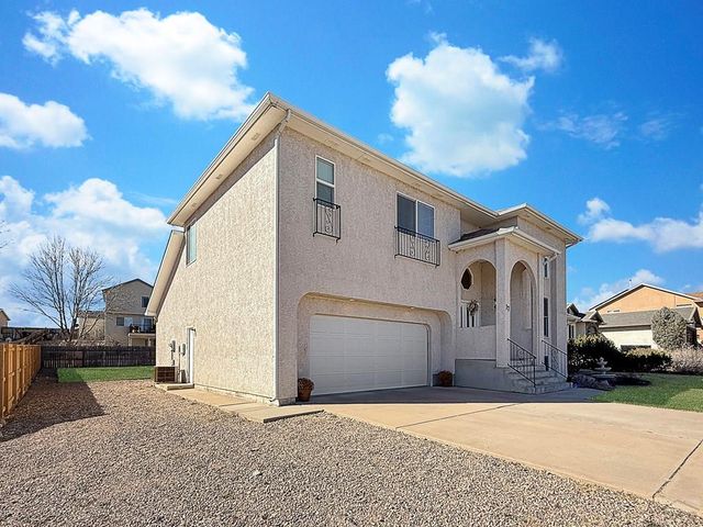 17 Redondo Ln, Pueblo, CO 81005