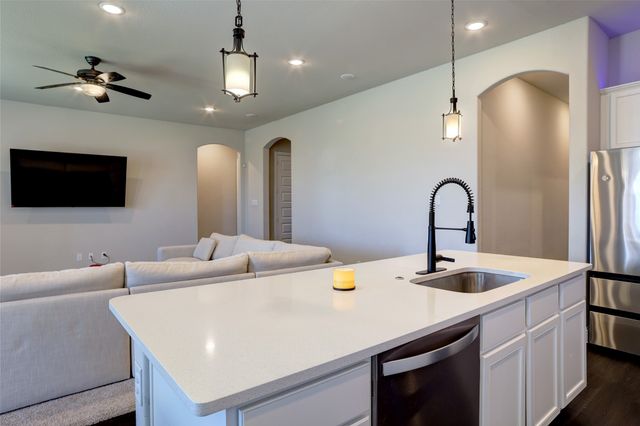 2707 Lazy Pine Lane, Arlington, TX 76001