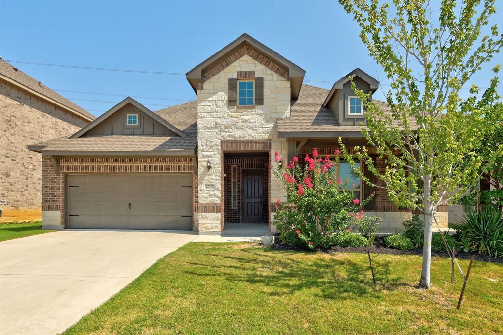 2707 Lazy Pine Lane, Arlington, TX 76001