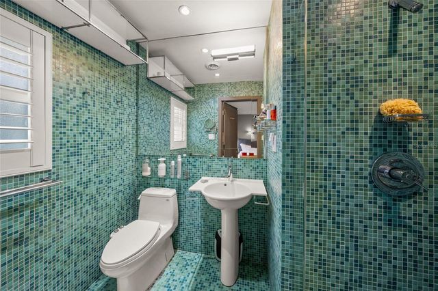 1780 SPRING CREEK DRIVE, Sarasota, FL 34239