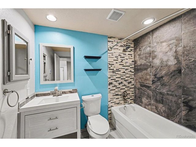 10289 Halleys Way, Littleton, CO 80125