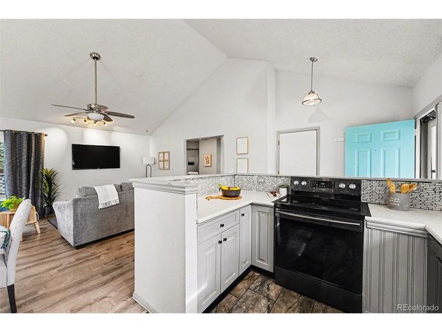 10289 Halleys Way, Littleton, CO 80125