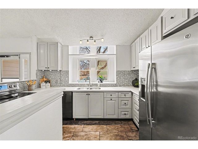 10289 Halleys Way, Littleton, CO 80125