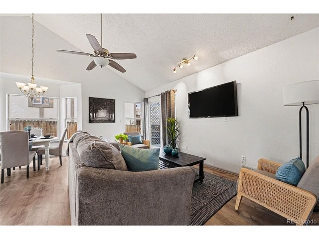 10289 Halleys Way, Littleton, CO 80125