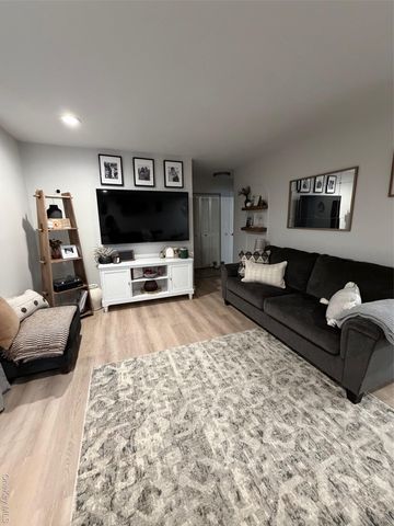 69 New Holland Village, Nanuet, NY 10954