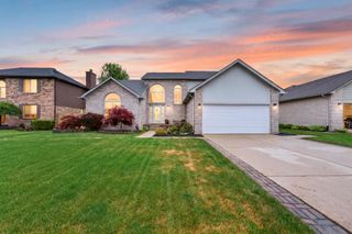 30098 Fairfield Drive, Chesterfield Twp, MI 48051