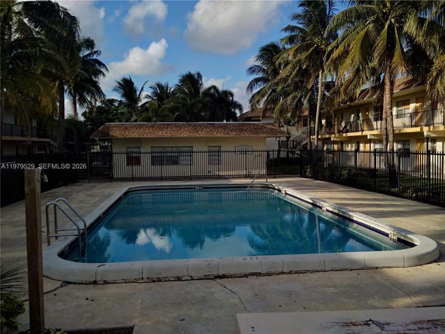 4160 NW 21st St 253-A, Lauderhill, FL 33313