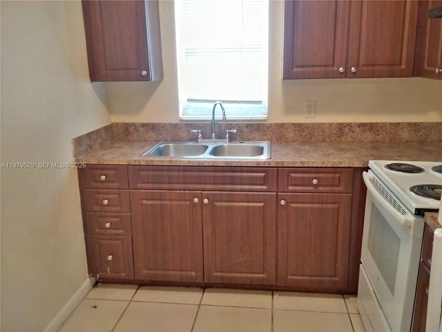 4160 NW 21st St 253-A, Lauderhill, FL 33313