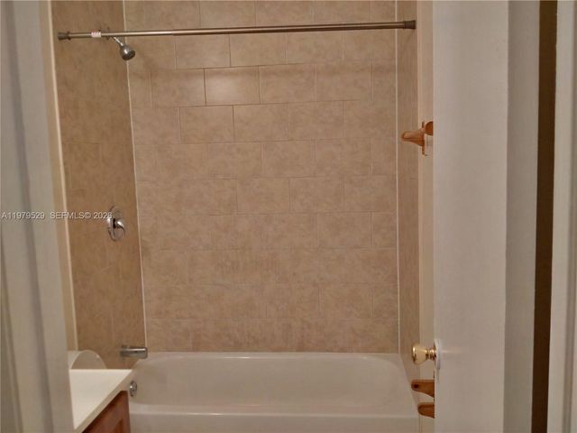 4160 NW 21st St 253-A, Lauderhill, FL 33313