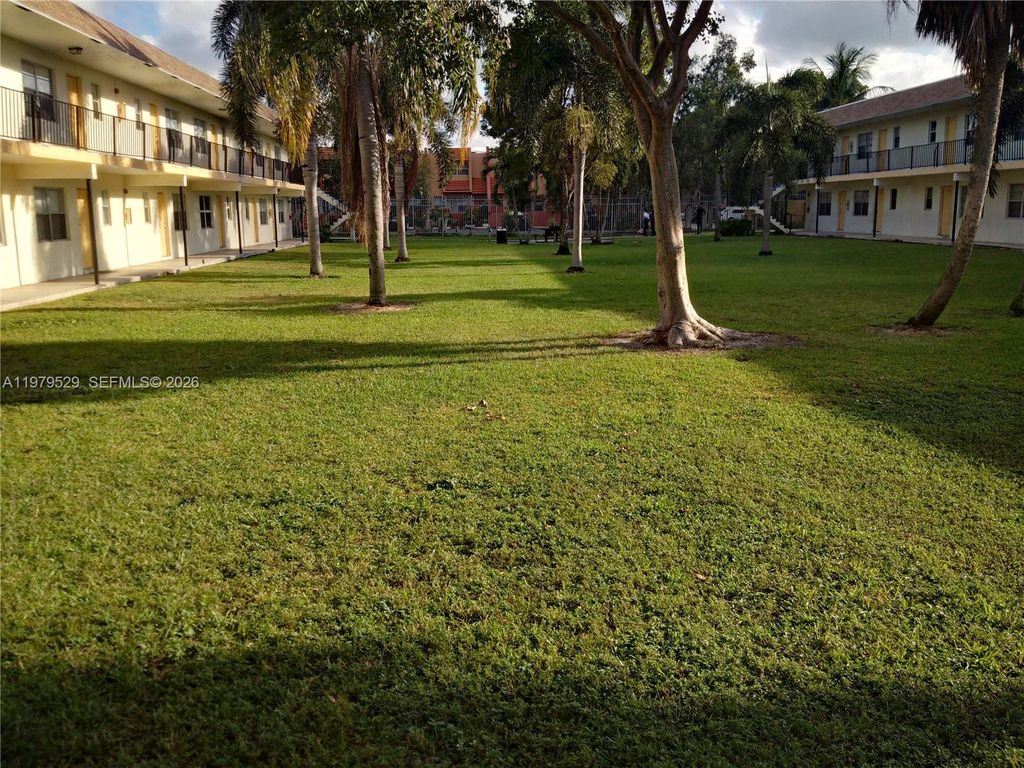 4160 NW 21st St 253-A, Lauderhill, FL 33313