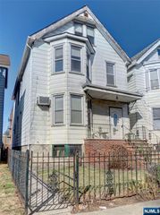 42 Lawrence Street, Bloomfield, NJ 07003