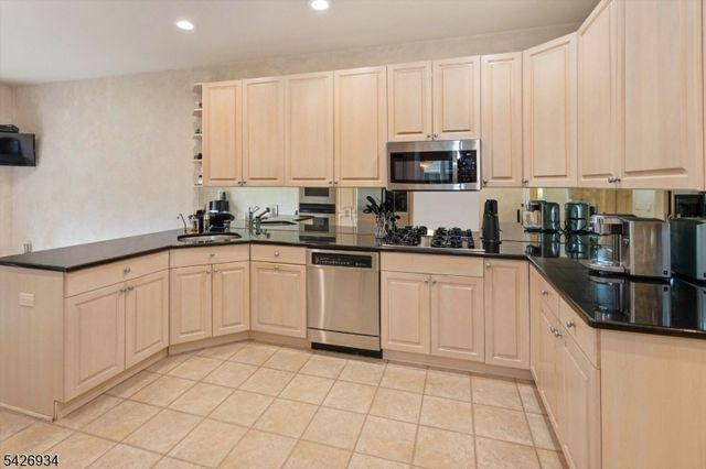 21 Wedgewood Dr, Montville Twp., NJ 07045