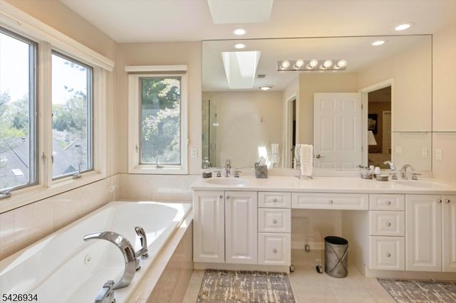 21 Wedgewood Dr, Montville Twp., NJ 07045