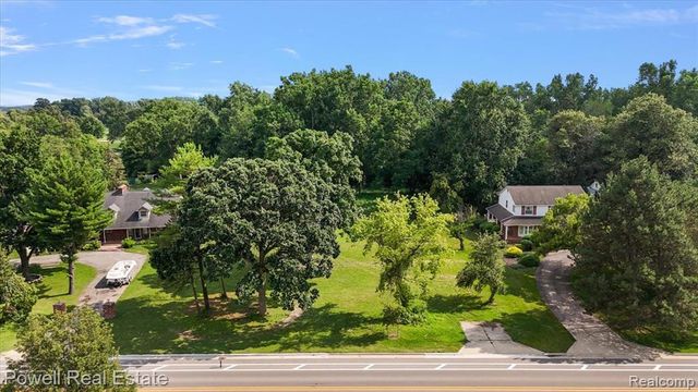 13000 Plumbrook Road, Sterling Heights, MI 48312