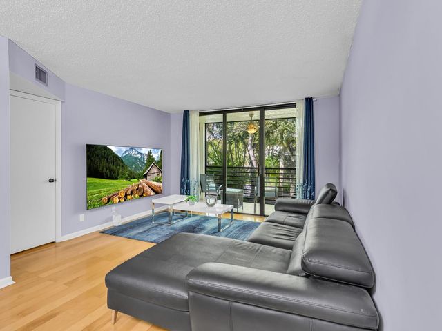 7579 NW 79th Ave 204, Tamarac, FL 33321