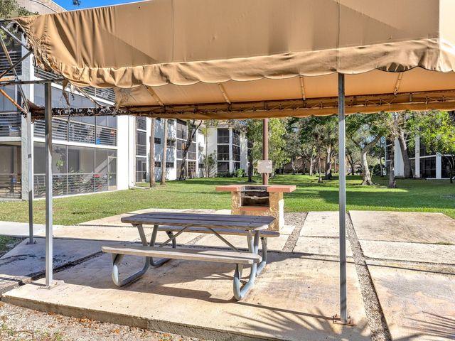 7579 NW 79th Ave 204, Tamarac, FL 33321