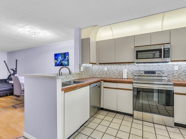 7579 NW 79th Ave 204, Tamarac, FL 33321