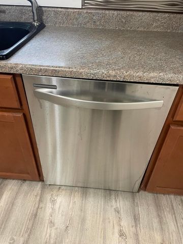 950 Young Avenue, Muskegon, MI 49441