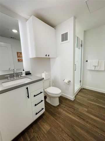49 Navasota ST 201, Austin, TX 78702