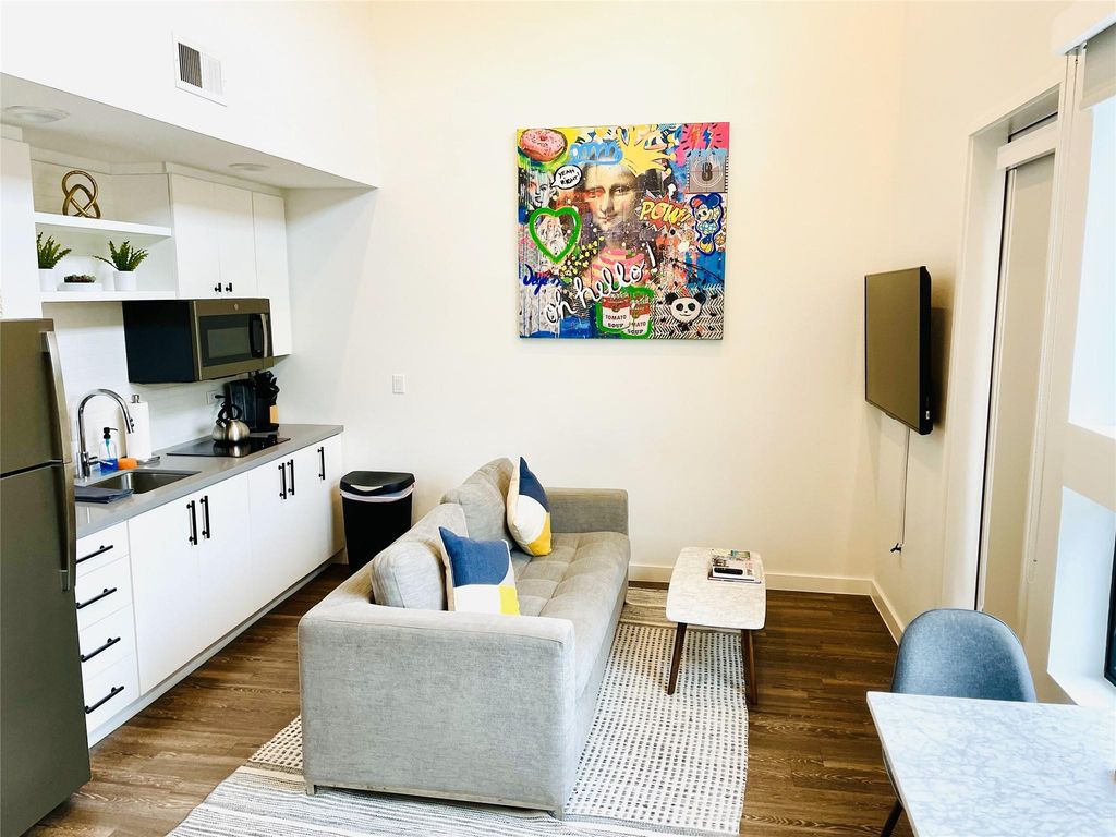 49 Navasota ST 201, Austin, TX 78702