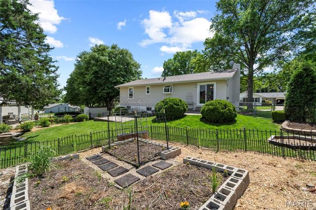 4203 Chisholm Trail Drive, St Charles, MO 63304