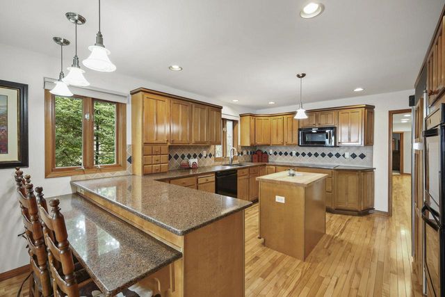 4911 Tonyawatha Trail, Monona, WI 53716