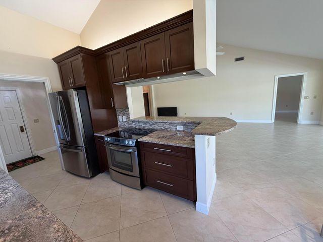 2805 Farragut Lane, West Palm Beach, FL 33409