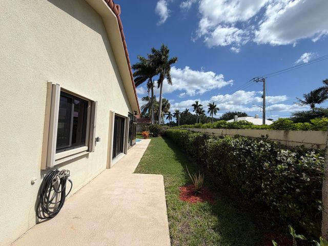 2805 Farragut Lane, West Palm Beach, FL 33409