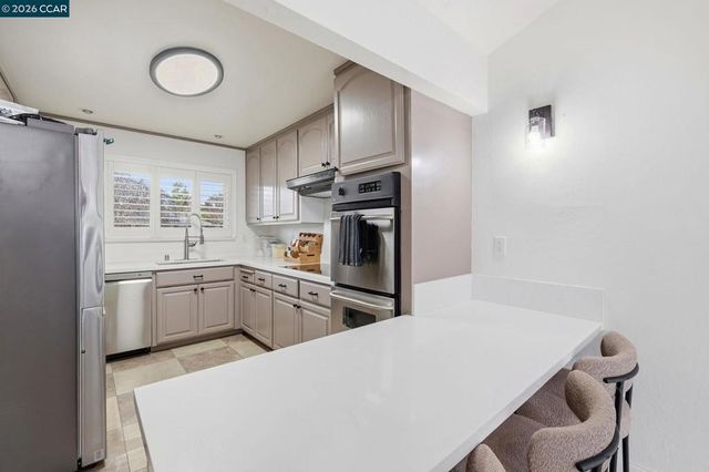 1760 Elmhurst Ln, Concord, CA 94521