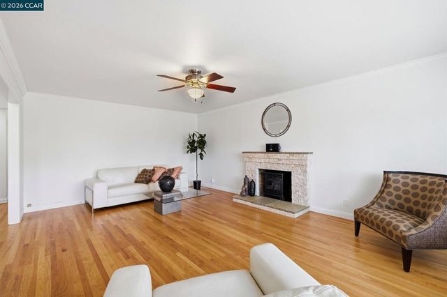 1760 Elmhurst Ln, Concord, CA 94521