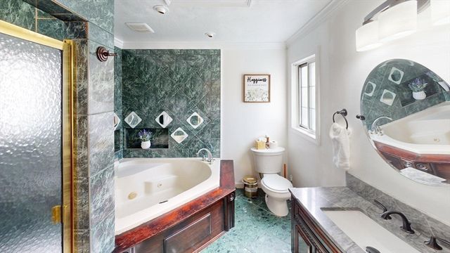 1 Jonathan Cir, Worcester, MA 01604