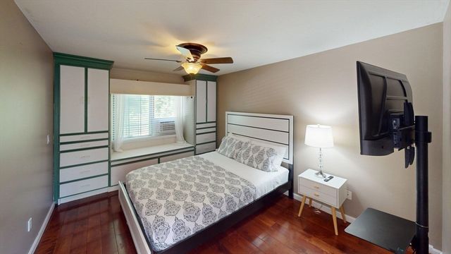 1 Jonathan Cir, Worcester, MA 01604