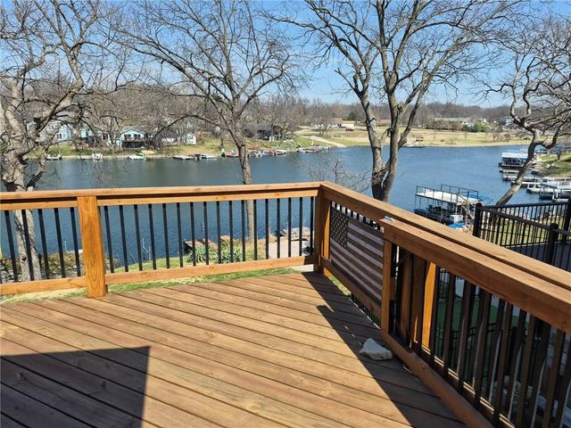 82 Beach Drive, Lake Tapawingo, MO 64015