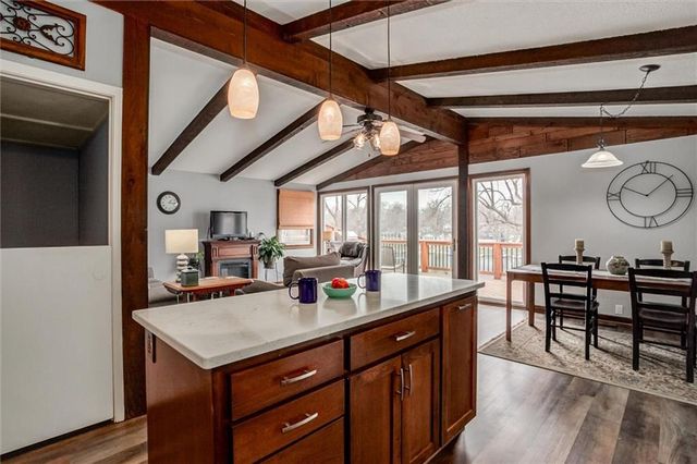 82 Beach Drive, Lake Tapawingo, MO 64015