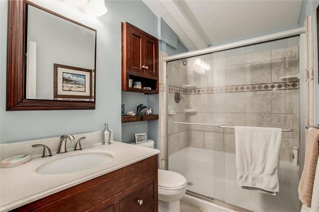 82 Beach Drive, Lake Tapawingo, MO 64015