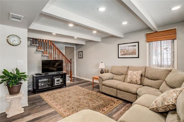 82 Beach Drive, Lake Tapawingo, MO 64015