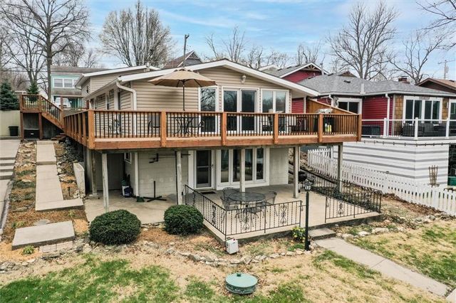 82 Beach Drive, Lake Tapawingo, MO 64015