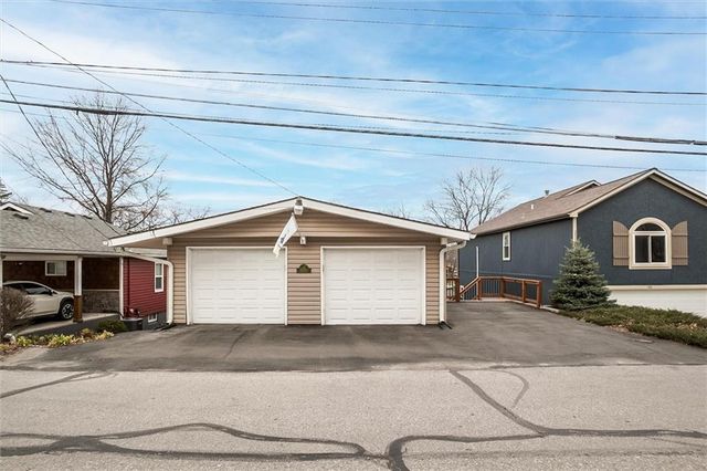 82 Beach Drive, Lake Tapawingo, MO 64015