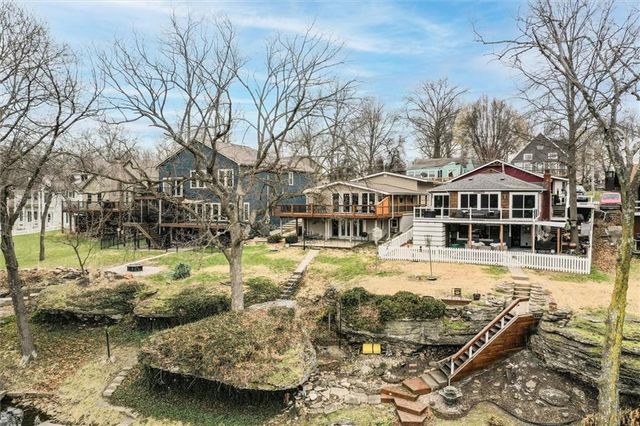 82 Beach Drive, Lake Tapawingo, MO 64015