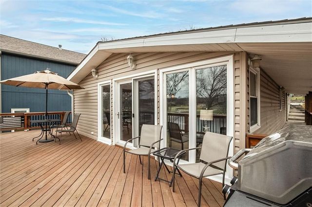 82 Beach Drive, Lake Tapawingo, MO 64015