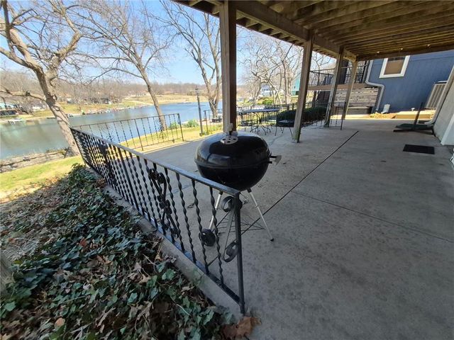 82 Beach Drive, Lake Tapawingo, MO 64015